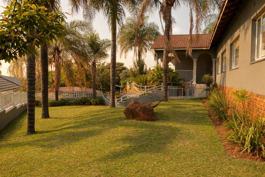 To Let 4 Bedroom Property for Rent in Safari Gardens North West